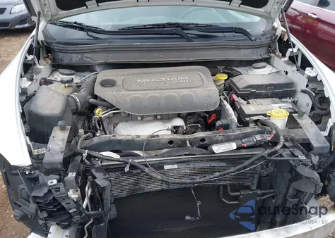 2015 Jeep Cherokee Latitude z USA, uszkodzony, nr VIN 1C4PJMCB5FW672691